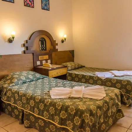 Maxwell Club 3* マルマリス