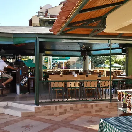 Maxwell Club מלון דירות 3*