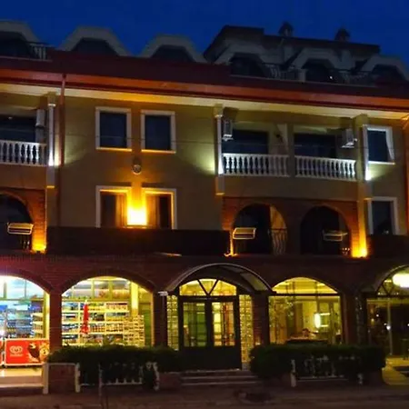 מלון דירות Maxwell Club מרמריס