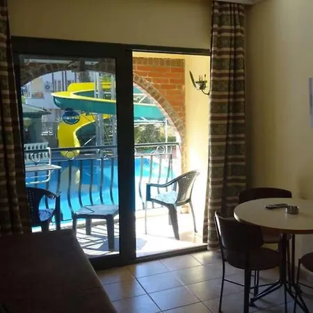 Maxwell Club Apartmanhotel 3*