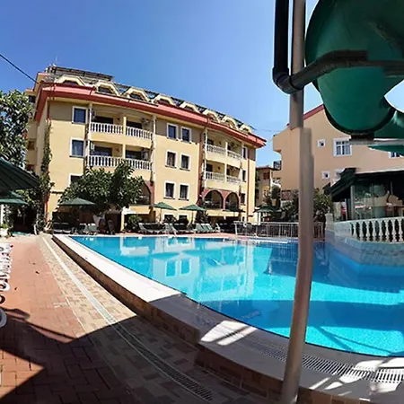 Maxwell Club Μαρμαρίς