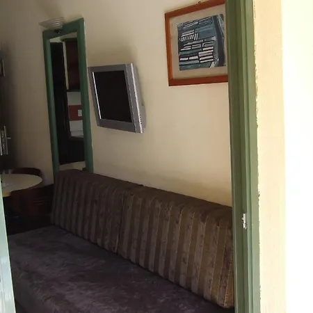 Maxwell Club Aparthotel 3*
