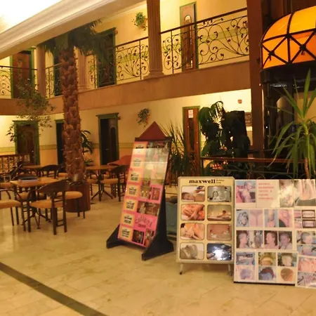 Maxwell Club Aparthotel 3*