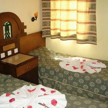 Maxwell Club Aparthotel 3*
