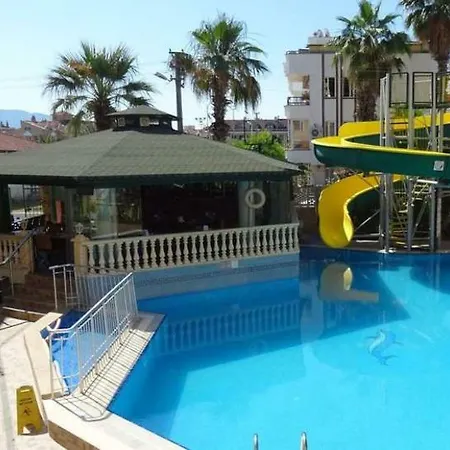Maxwell Club Aparthotel