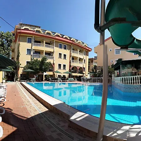 Maxwell Club Μαρμαρίς