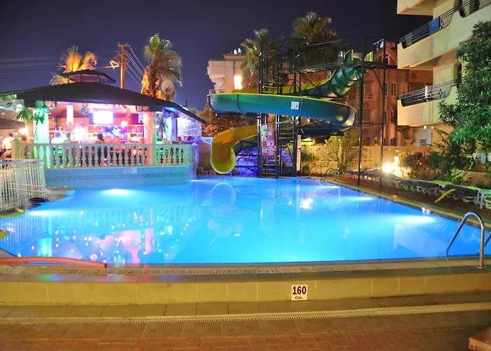 Maxwell Club מלון דירות