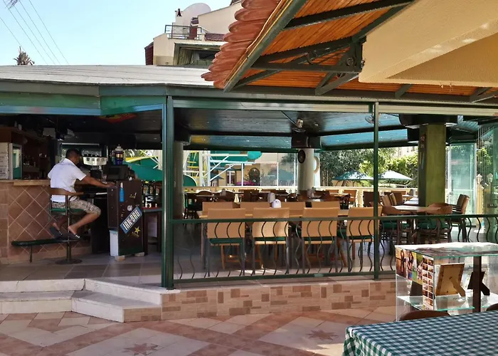 Maxwell Club מלון דירות 3*