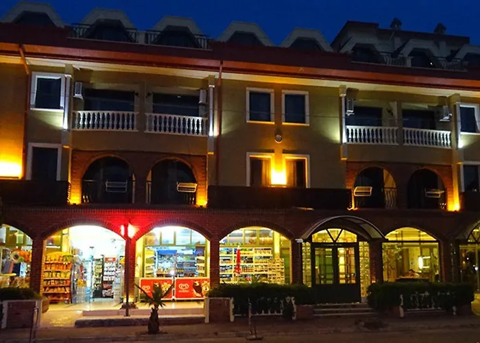 Maxwell Club מלון דירות מרמריס