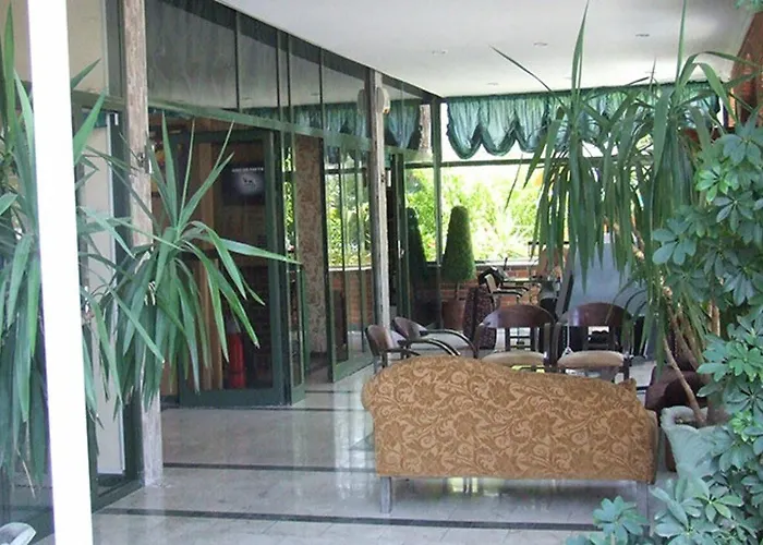 Maxwell Club מלון דירות מרמריס