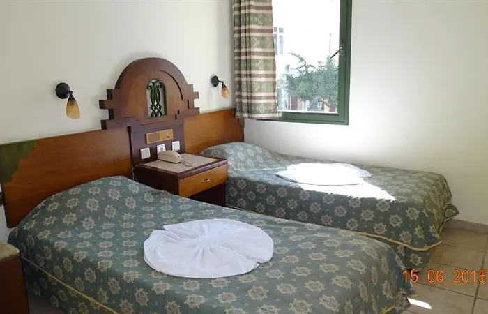מלון דירות Maxwell Club 3*